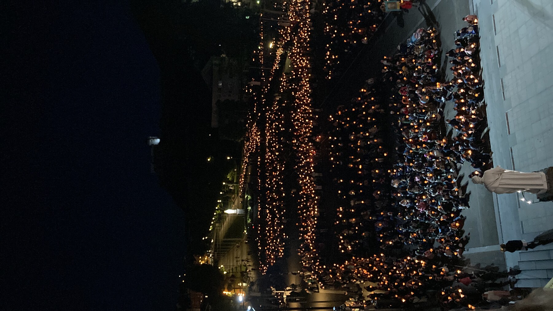 Lourdes bij avond